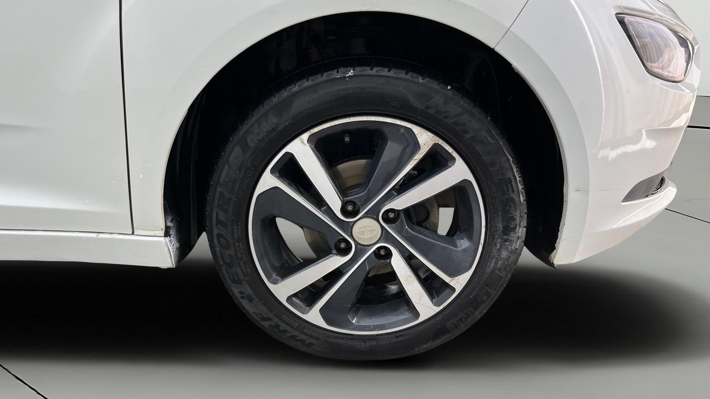 2023 Tata ALTROZ XZA, Petrol, Automatic, 50,540 km, Right Front Wheel