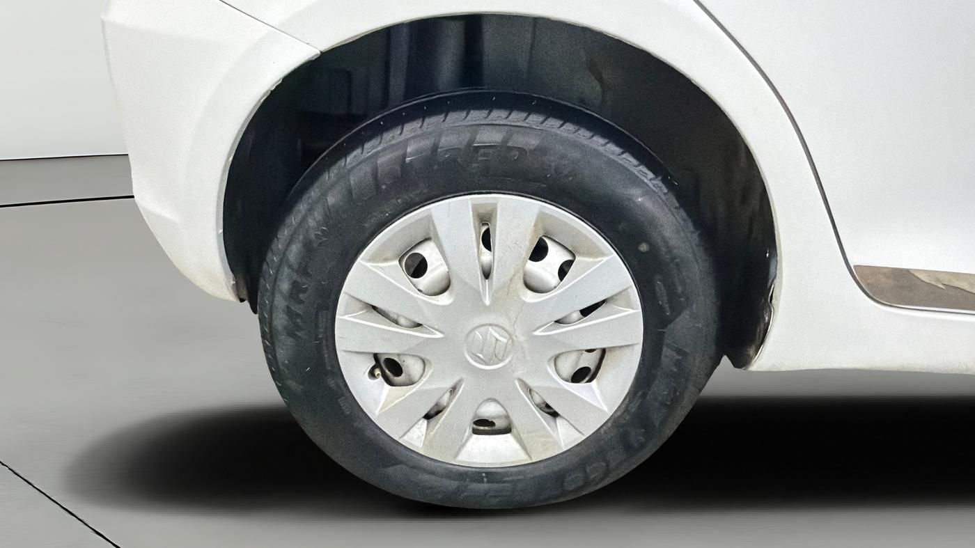 2017 Maruti Swift LDI (O), Diesel, Manual, 68,932 km, Right Rear Wheel
