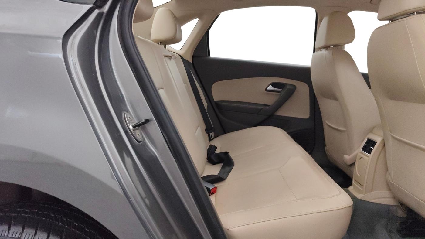 2013 Volkswagen Vento HIGHLINE 1.6 MPI, Petrol, Manual, 64,276 km, Right Side Rear Door Cabin