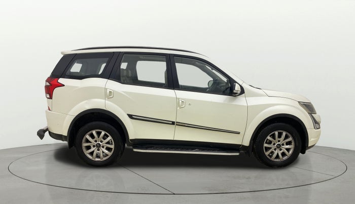 2019 Mahindra XUV500 W9, Diesel, Manual, 1,04,375 km, Right Side View