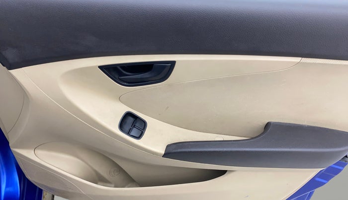 2013 Hyundai Eon ERA +, Petrol, Manual, 51,665 km, Driver Side Door Panels Control