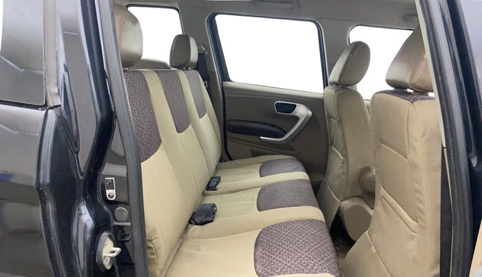 2016 Mahindra TUV300 T8, Diesel, Manual, 66,677 km, Right Side Rear Door Cabin