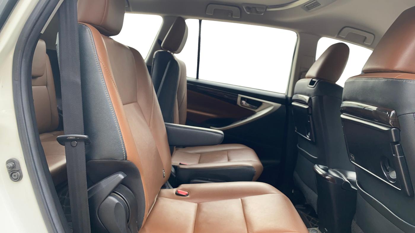 2022 Toyota Innova Crysta 2.7 ZX AT 7 STR, Petrol, Automatic, 35,119 km, Right Side Rear Door Cabin