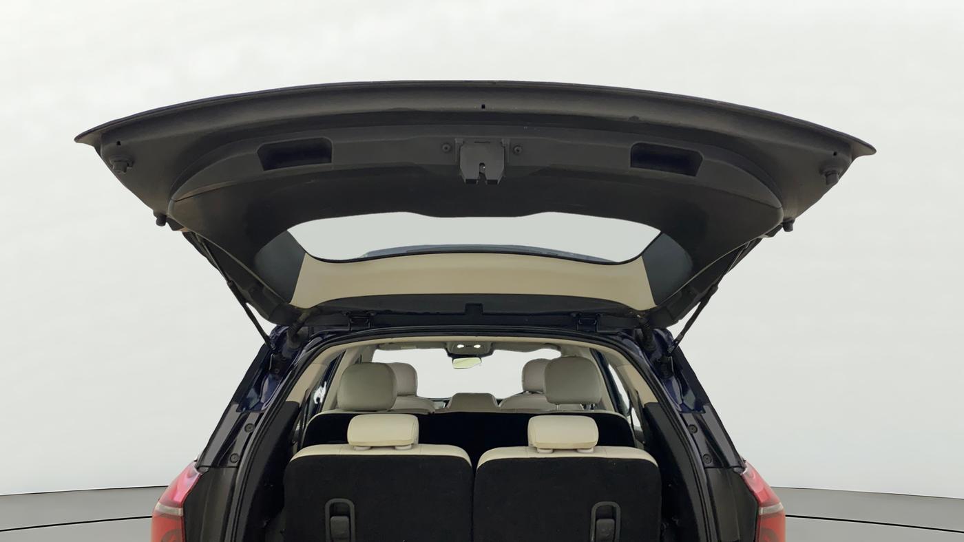2021 Mahindra XUV700 AX 7 LUXURY P AT 7 STR, Petrol, Automatic, 73,781 km, Boot Door Open