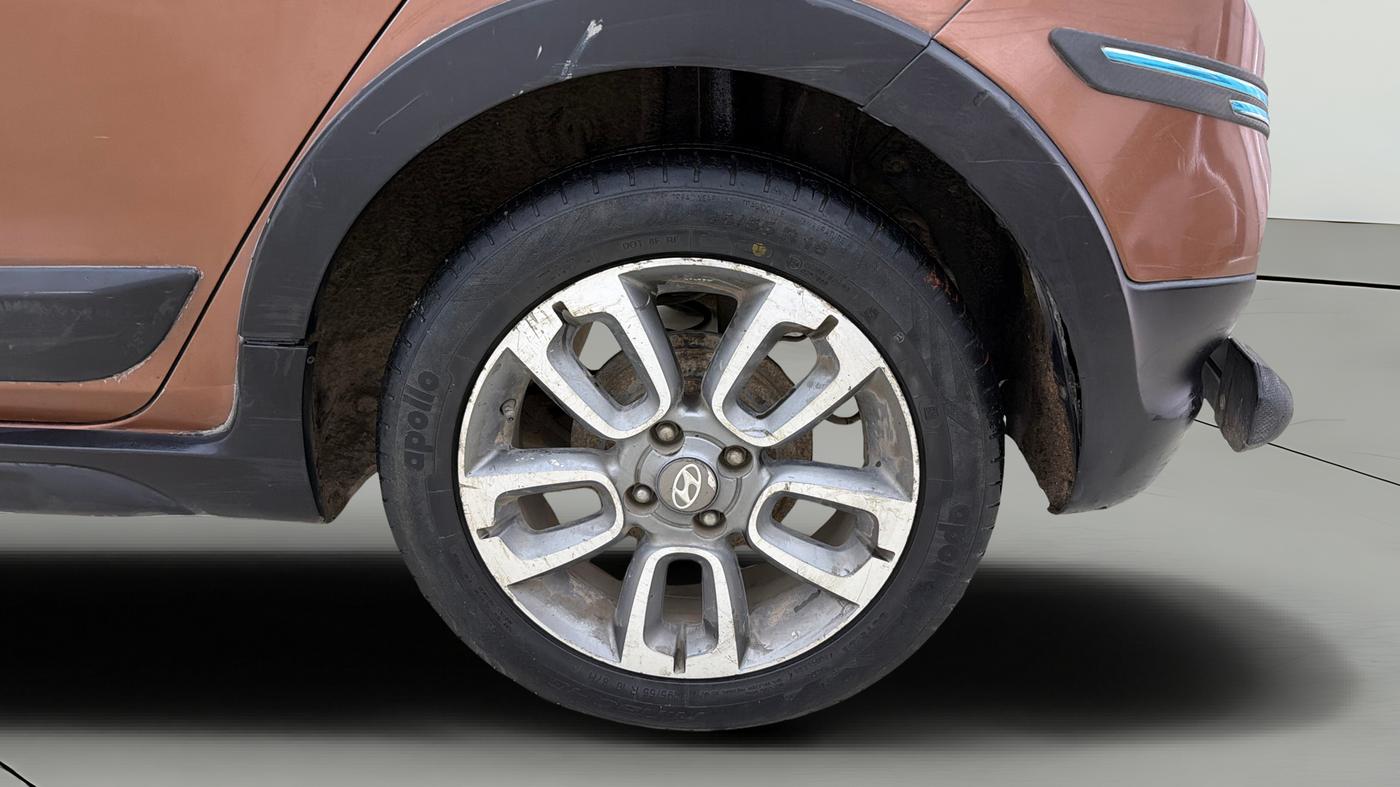 2015 Hyundai i20 Active 1.2 SX, CNG, Manual, 71,820 km, Left Rear Wheel