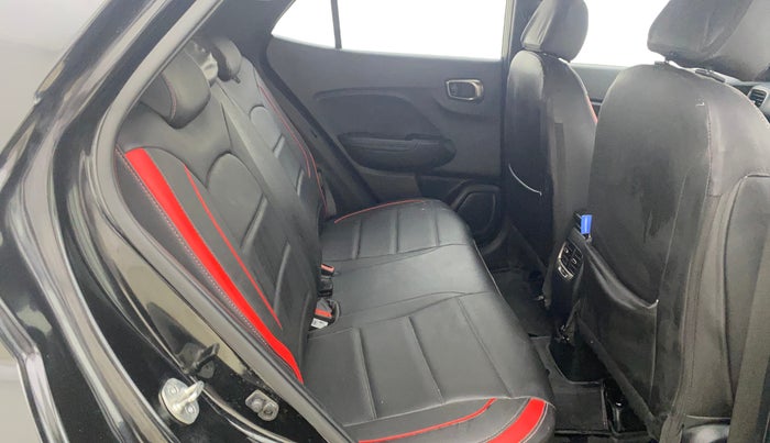 2023 Hyundai VENUE SX(O) 1.0 Turbo DCT Knight Edition, Petrol, Automatic, 20,866 km, Right Side Rear Door Cabin