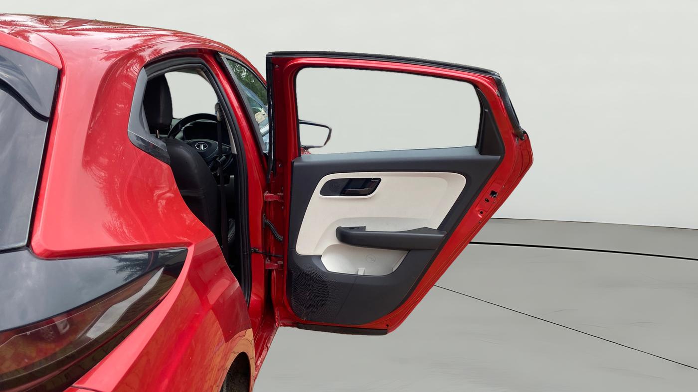 2023 Tata ALTROZ XM PLUS CNG, CNG, Manual, 11,622 km, RHS Rear Door