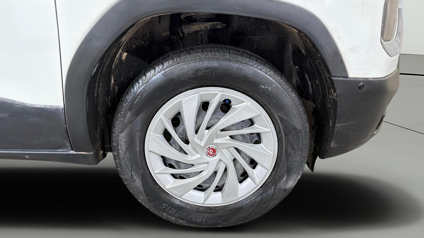 2021 Tata PUNCH PURE MT, Petrol, Manual, 36,827 km, Right Front Wheel