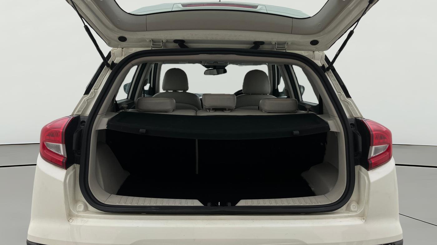 2023 Mahindra XUV300 W8 (O) 1.2 PETROL AMT, Petrol, Automatic, 44,587 km, Boot Open Zoomed View