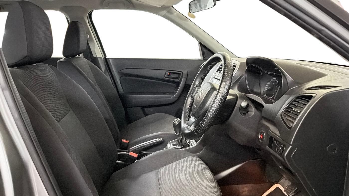 2022 Maruti Vitara Brezza VXI, Petrol, Manual, 50,327 km, Right Side Front Door Cabin