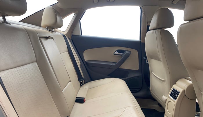 2013 Volkswagen Vento HIGHLINE 1.6 MPI, Petrol, Manual, 1,17,067 km, Right Side Rear Door Cabin