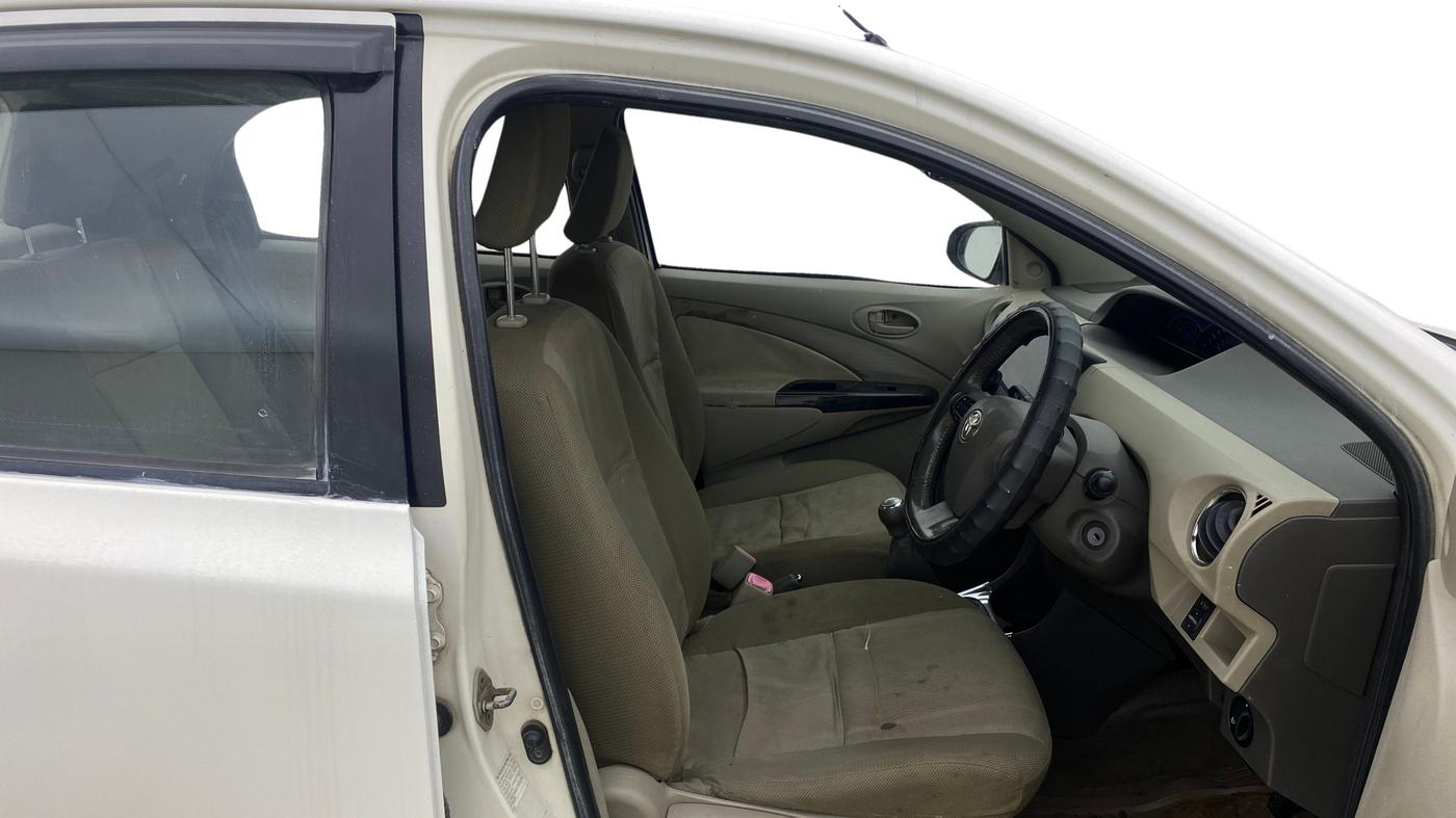 2015 Toyota Etios VX, Petrol, Manual, 1,02,473 km, Right Side Front Door Cabin