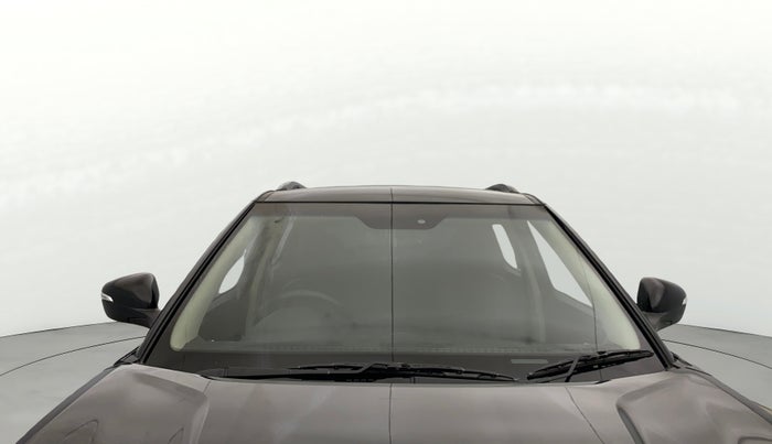 2023 Mahindra XUV300 W8 (O) 1.2 PETROL, Petrol, Manual, 27,880 km, Front Windshield