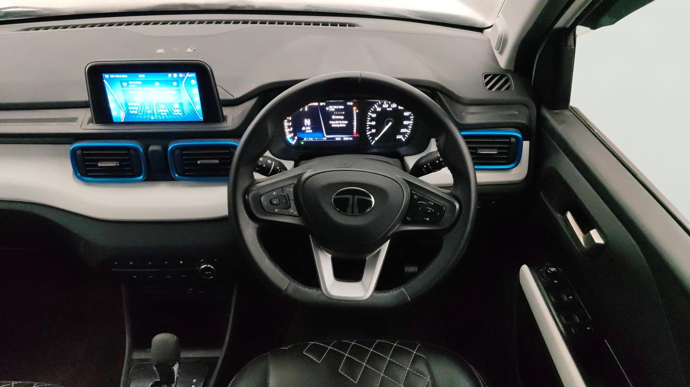 2024 Tata PUNCH CREATIVE AMT 1.2 RTN DUAL TONE, Petrol, Automatic, 9,649 km, Steering Wheel Close Up