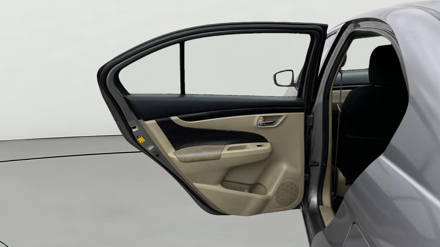 2016 Maruti Ciaz VDI+ SHVS, Diesel, Manual, 68,244 km, LHS Rear Door
