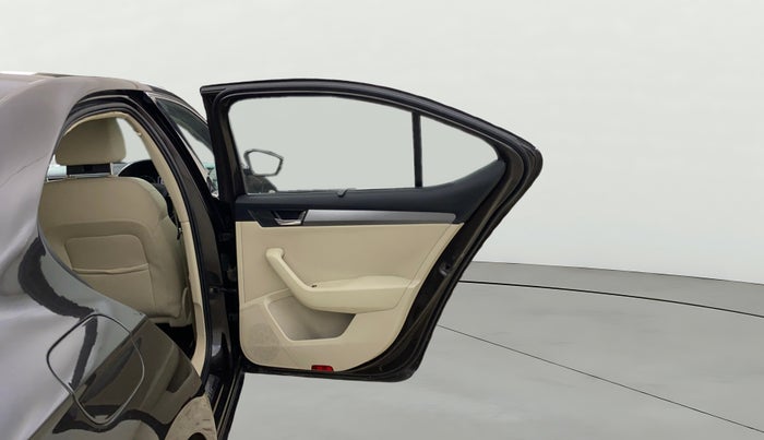 2017 Skoda Superb STYLE 1.8 TSI AT, Petrol, Automatic, 59,773 km, RHS Rear Door