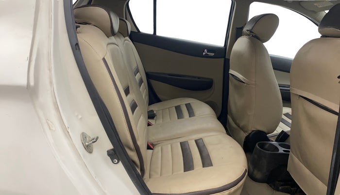 2013 Hyundai i20 ASTA 1.4 CRDI, Diesel, Manual, 1,41,813 km, Right Side Rear Door Cabin