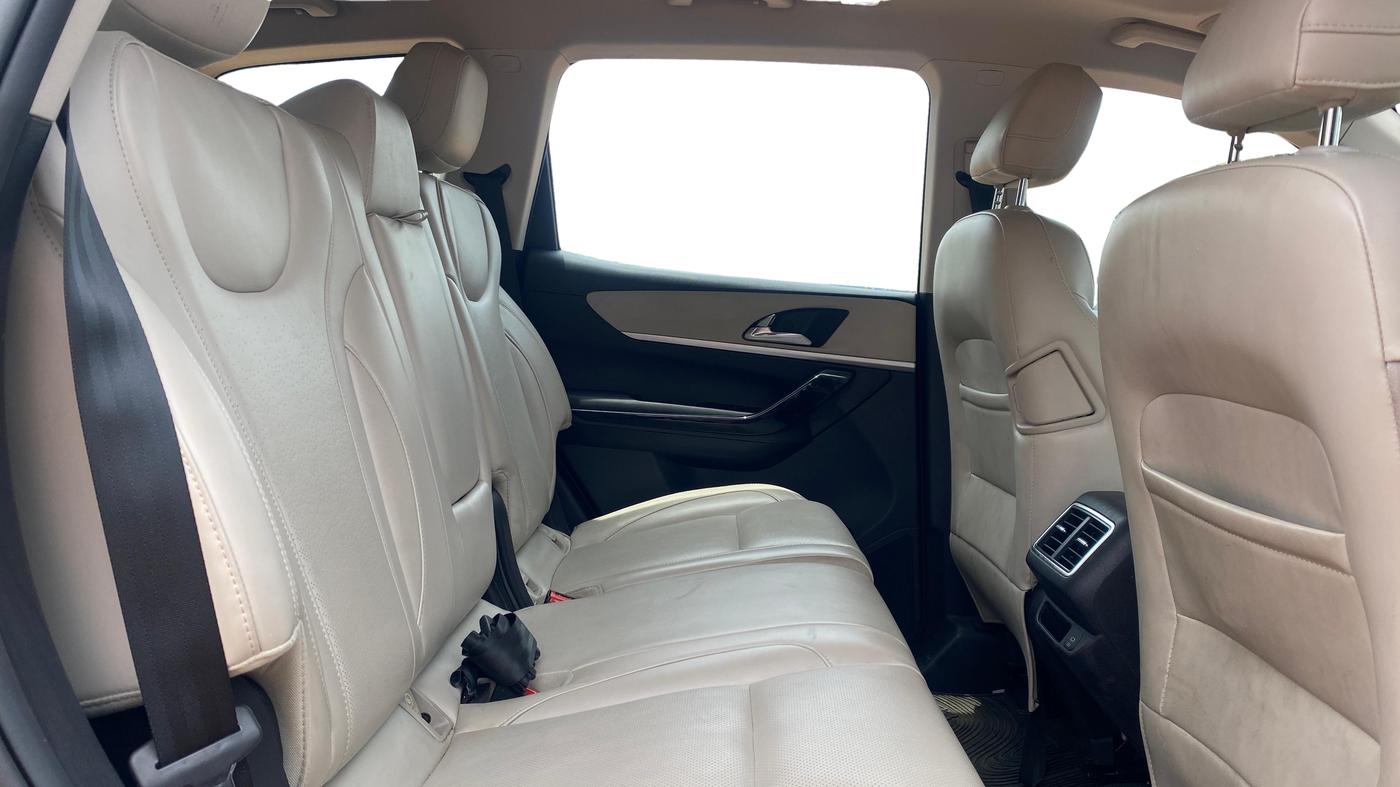 2023 Mahindra XUV700 AX 7 LUXURY P AT 7 STR, Petrol, Automatic, 24,212 km, Right Side Rear Door Cabin