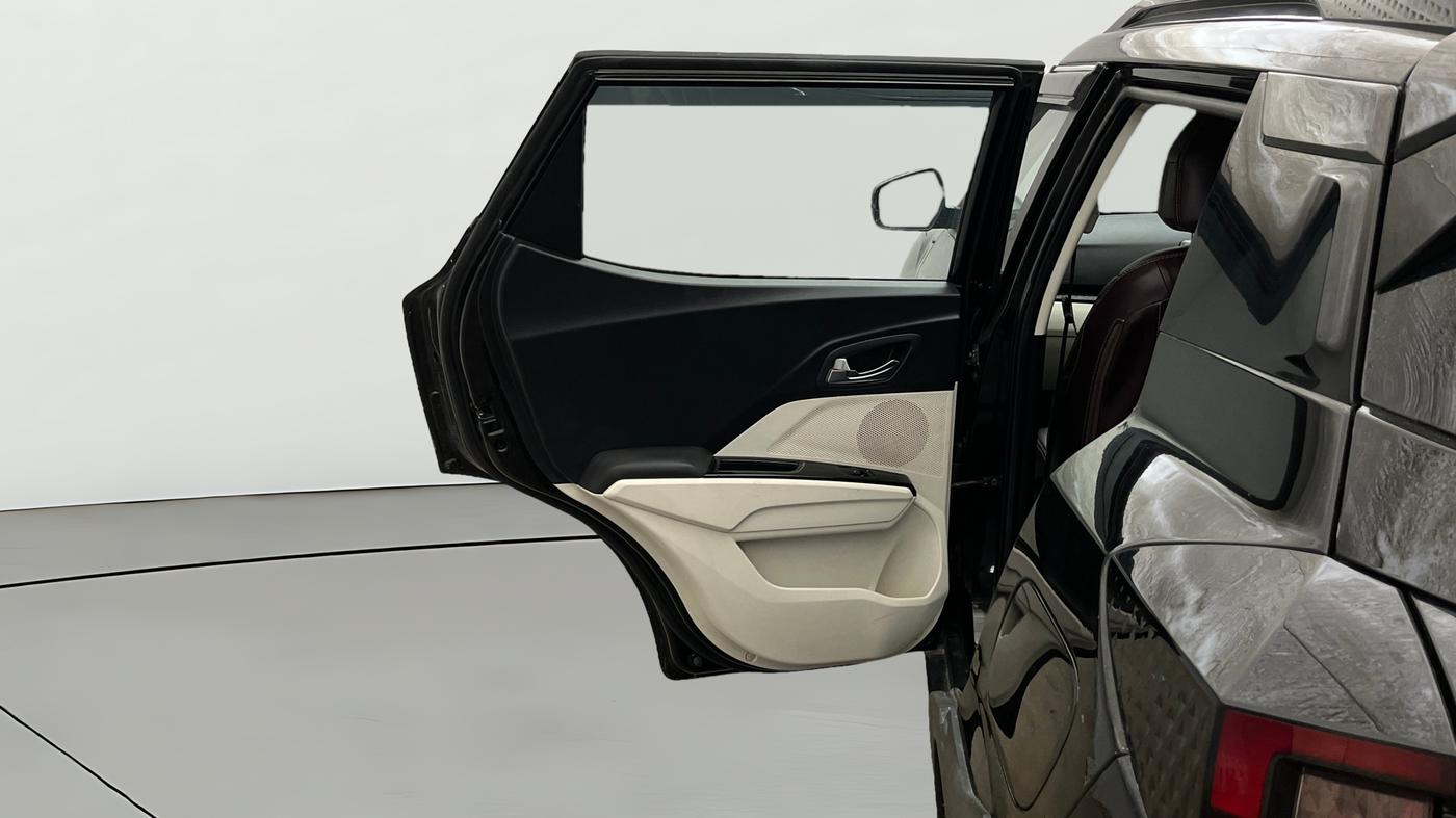 2025 Mahindra XUV 3XO AX5 1.2 L TCMPFI AT, Petrol, Automatic, 19,479 km, LHS Rear Door