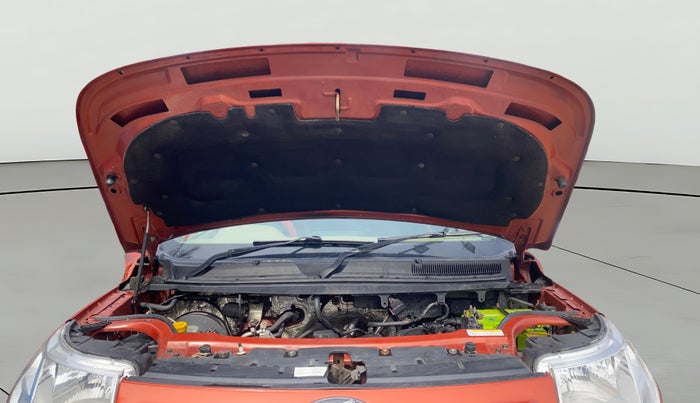 2016 Mahindra TUV300 T8, Diesel, Manual, 1,39,938 km, Open Bonet