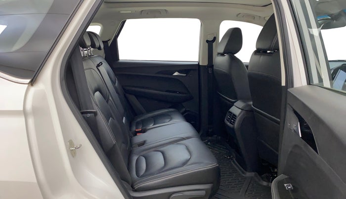 2020 MG HECTOR SHARP 1.5 DCT PETROL, Petrol, Automatic, 63,826 km, Right Side Rear Door Cabin