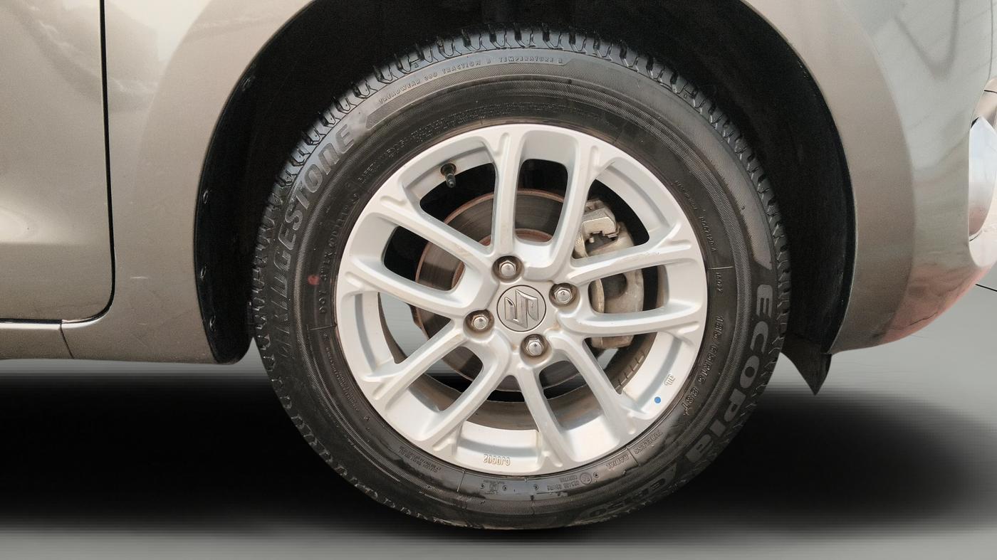 2023 Maruti Swift ZXI, Petrol, Manual, 41,125 km, Right Front Wheel