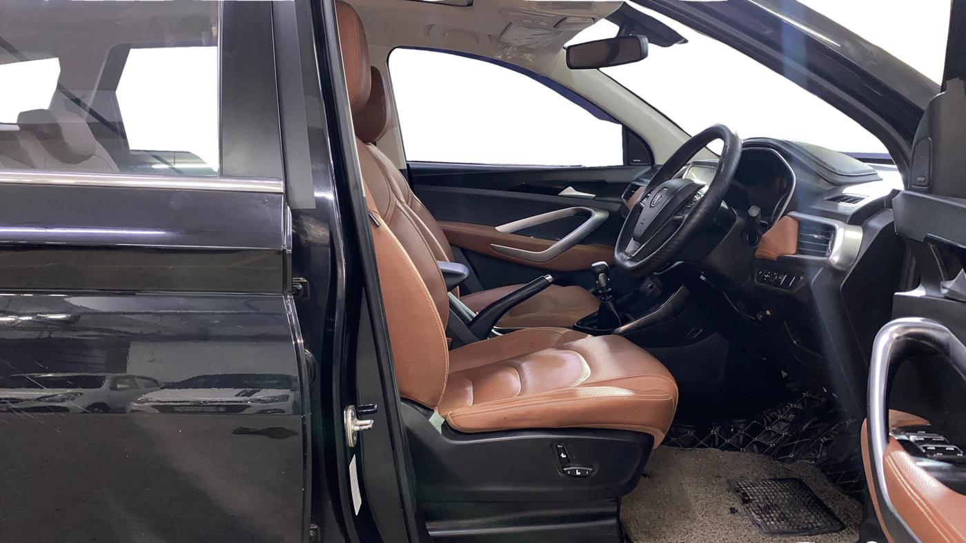 2021 MG HECTOR PLUS SELECT 2.0 DIESEL TURBO MT 7-STR, Diesel, Manual, 30,192 km, Right Side Front Door Cabin