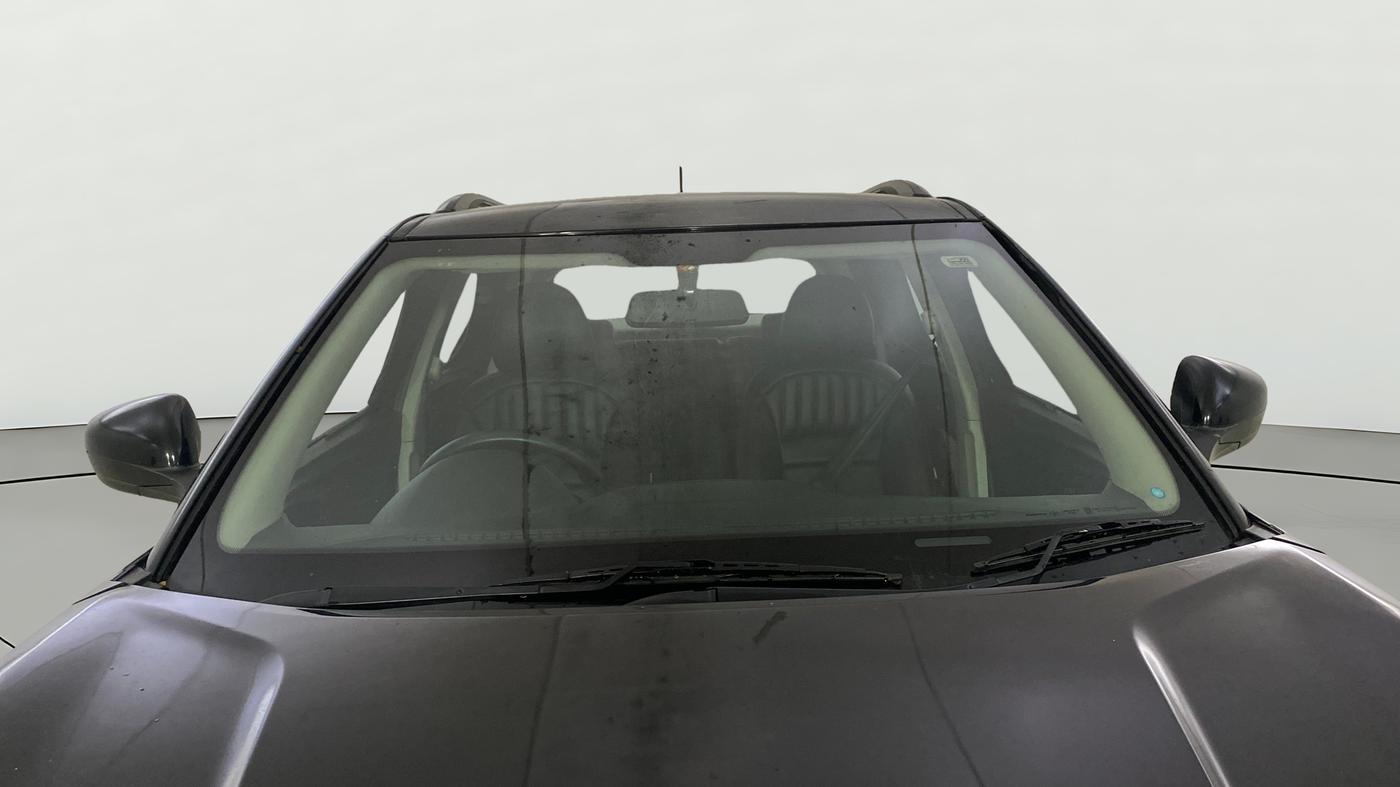 2023 Mahindra XUV300 W6 1.2 PETROL, Petrol, Manual, 25,335 km, Front Windshield