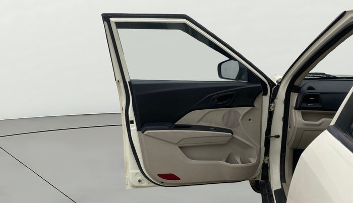 2021 Mahindra XUV300 W6 1.5 DIESEL AMT, Diesel, Automatic, 1,14,435 km, LHS Front Door