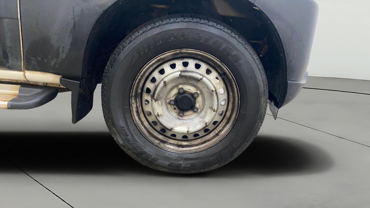 2021 Mahindra Scorpio S3 PLUS, Diesel, Manual, 1,47,126 km, Right Front Wheel