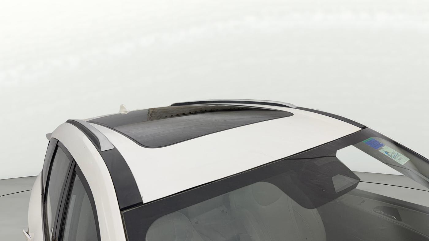 2021 Mahindra XUV700 AX 7 LUXURY P AT 7 STR, Petrol, Automatic, 38,127 km, Roof