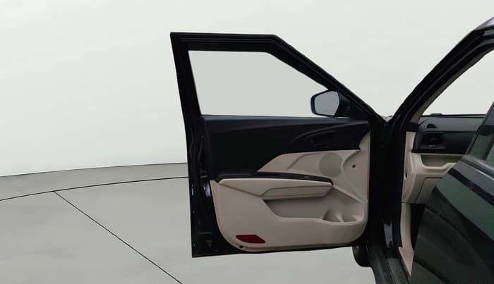 2022 Mahindra XUV300 W4 1.2 PETROL, Petrol, Manual, 1,07,747 km, LHS Front Door