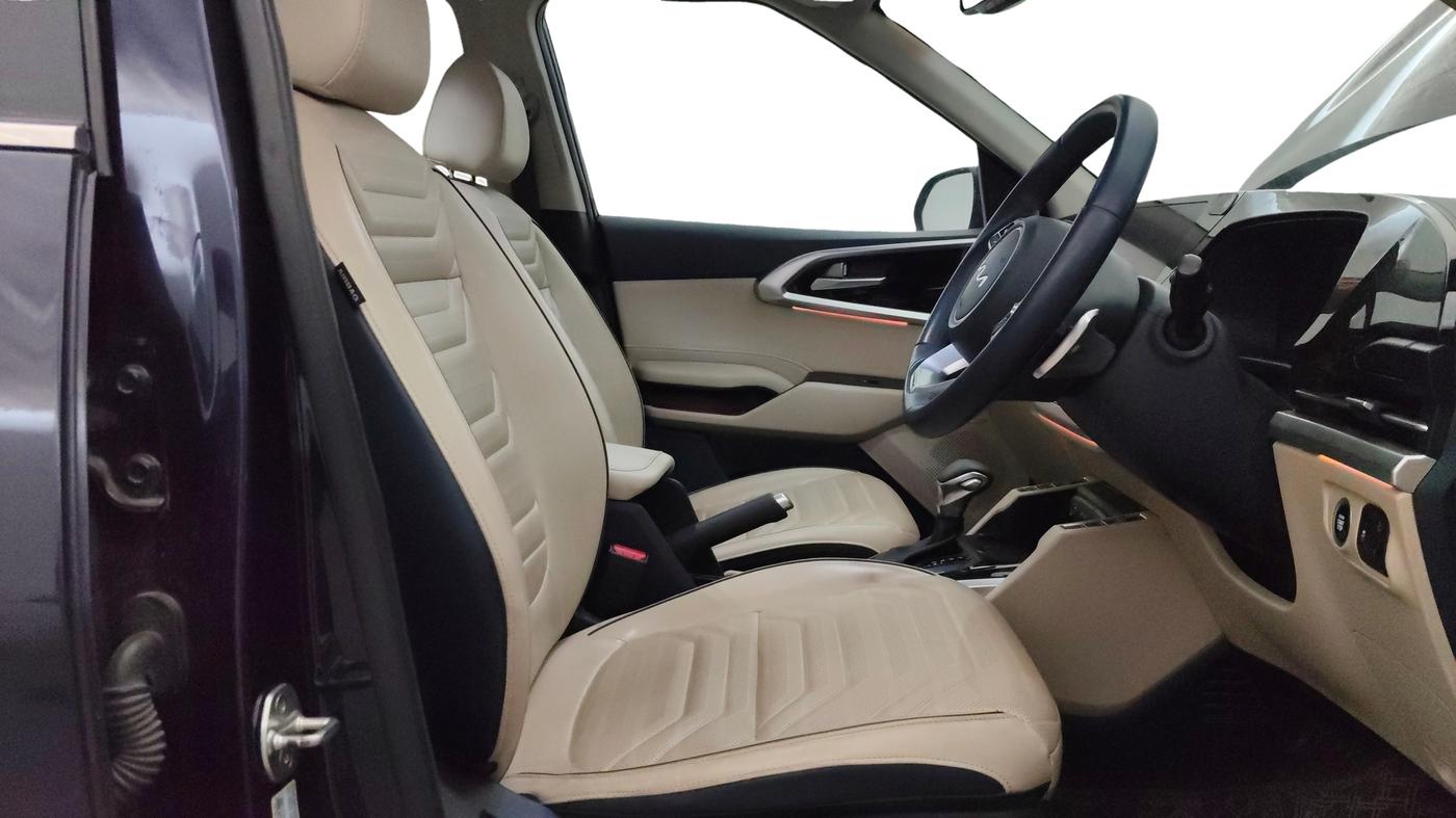 2022 KIA CARENS LUXURY PLUS 1.5 DIESEL AT 7 STR, Diesel, Automatic, 27,753 km, Right Side Front Door Cabin