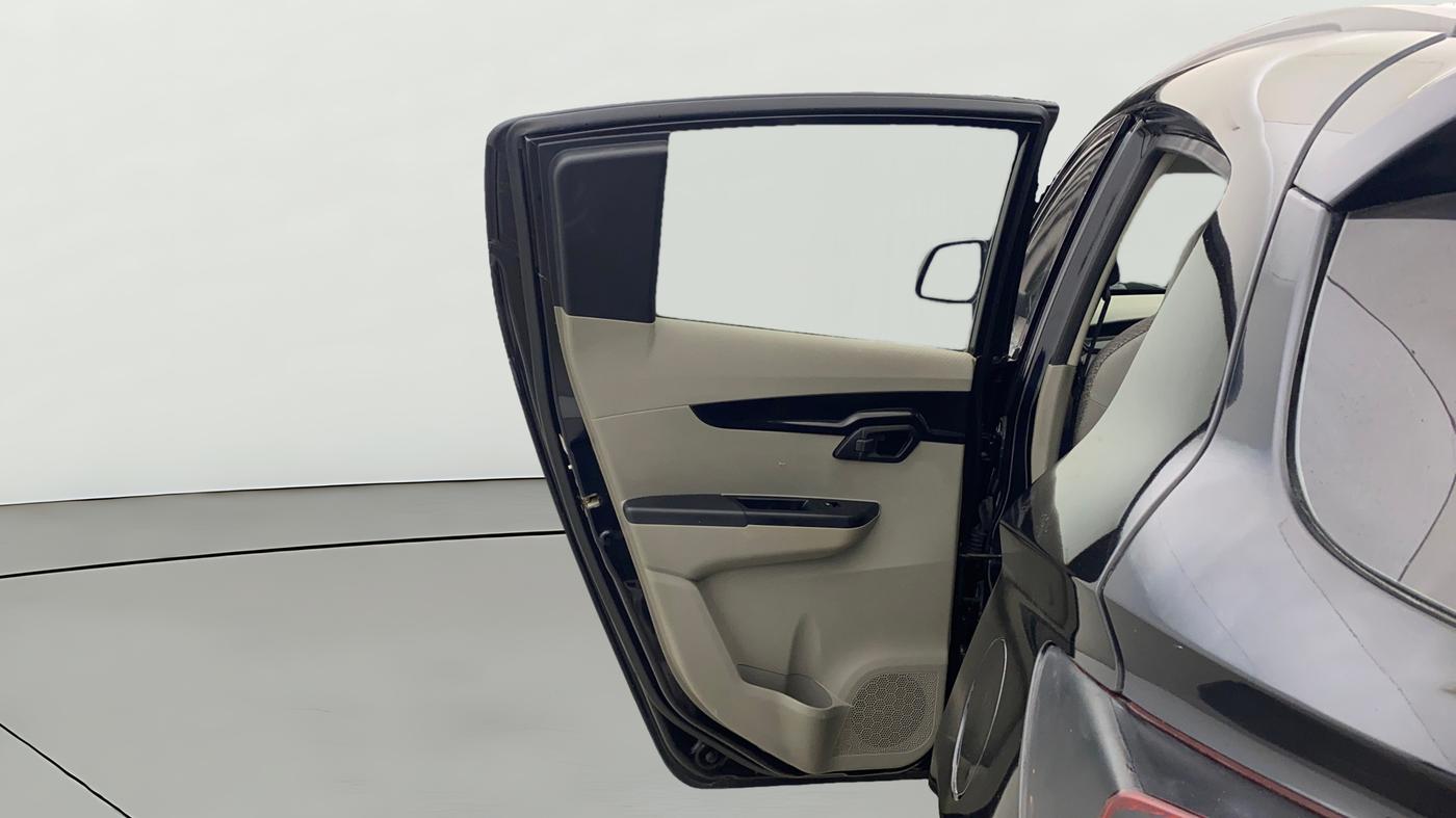 2017 Mahindra Kuv100 K4 6 STR, Petrol, Manual, 39,182 km, LHS Rear Door