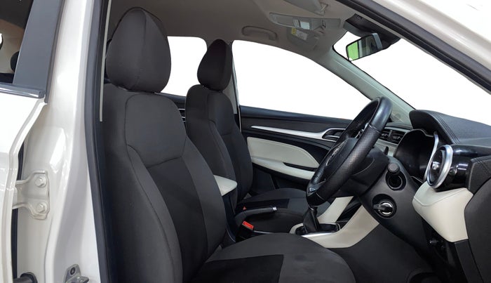 2022 MG ASTOR SUPER EX 1.5 MT, Petrol, Manual, 15,560 km, Right Side Front Door Cabin