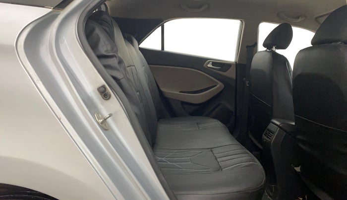 2019 Hyundai Elite i20 MAGNA PLUS 1.2, Petrol, Manual, 67,495 km, Right Side Rear Door Cabin