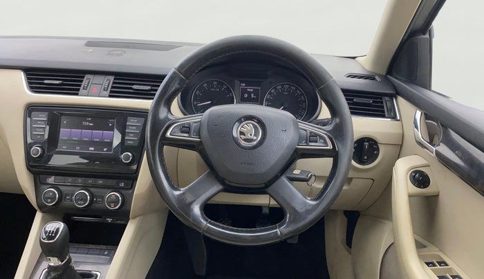 2014 Skoda Octavia AMBITION 1.4 TSI, Petrol, Manual, 1,00,585 km, Steering Wheel Close Up
