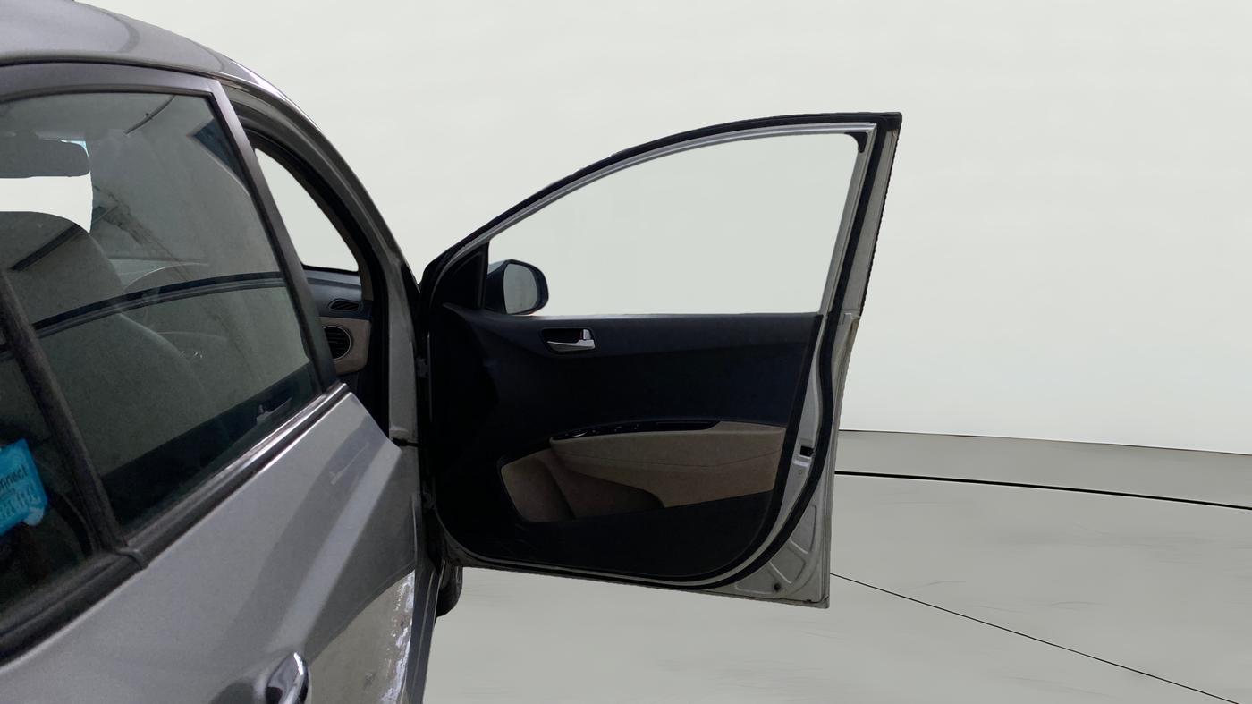 2015 Hyundai Xcent SX AT 1.2 (O), Petrol, Automatic, 19,691 km, RHS Front Door