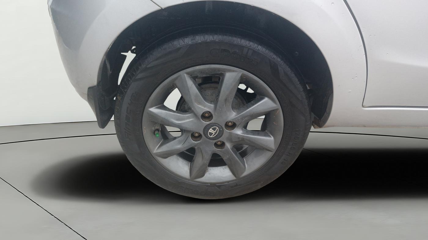 2015 Tata Bolt XT REVOTRON, Petrol, Manual, 82,209 km, Right Rear Wheel