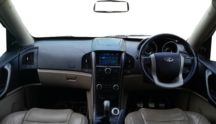 2015 Mahindra XUV500 W10, Diesel, Manual, 1,13,300 km, Dashboard
