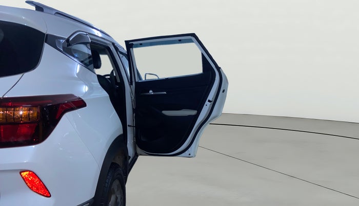 2023 KIA SELTOS HTK PLUS 1.5 IMT, Petrol, Manual, 28,939 km, RHS Rear Door