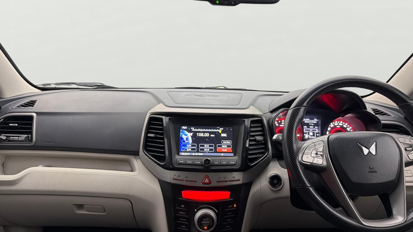 2023 Mahindra XUV300 W8 (O) 1.2 PETROL, Petrol, Manual, 48,101 km, Air Conditioner