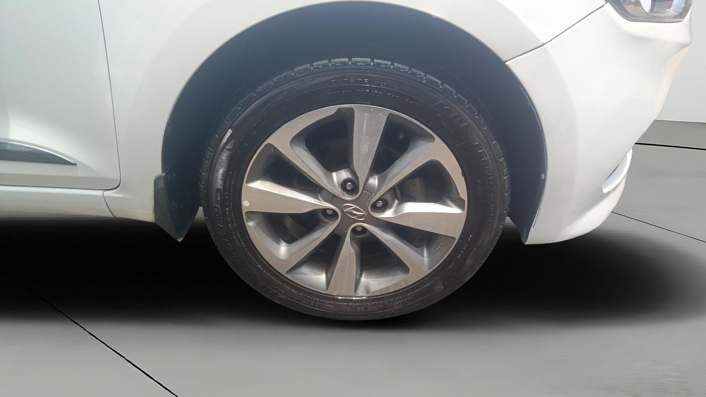2015 Hyundai Elite i20 ASTA 1.2, Petrol, Manual, 50,385 km, Right Front Wheel