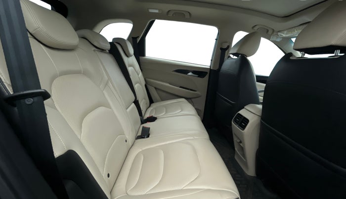 2021 MG HECTOR SHARP HYBRID 1.5 PETROL, Petrol, Manual, 1,08,821 km, Right Side Rear Door Cabin