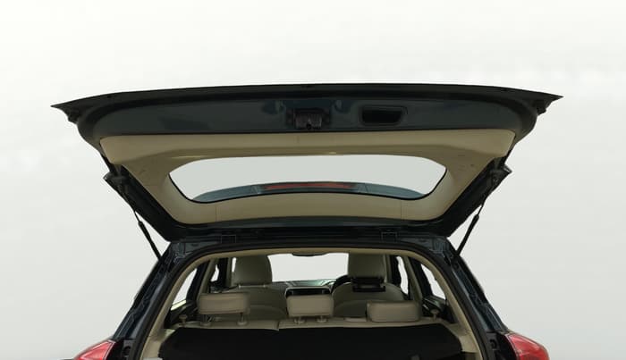 2019 Mahindra XUV300 W8 (O) 1.5 DIESEL AMT, Diesel, Automatic, 55,796 km, Boot Door Open