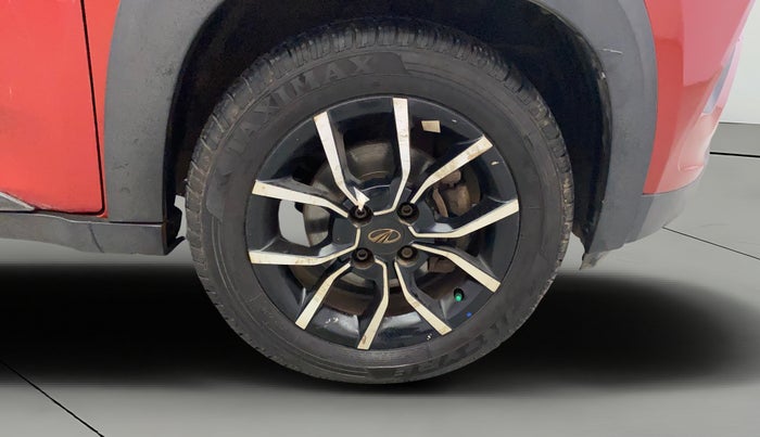 2017 Mahindra KUV 100 NXT K8 P 6 STR DUAL TONE, Petrol, Manual, 40,703 km, Right Front Wheel