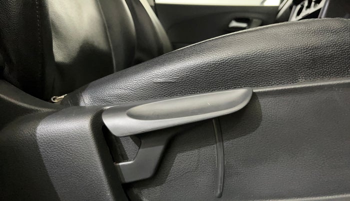 2018 Volkswagen Polo COMFORTLINE 1.0L MPI, Petrol, Manual, 88,840 km, Driver Side Adjustment Panel