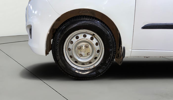2014 Hyundai i10 MAGNA 1.1, CNG, Manual, 1,05,896 km, Left Front Wheel