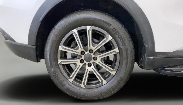 2021 Mahindra XUV700 AX 3 P MT 5 STR, Petrol, Manual, 15,831 km, Right Rear Wheel