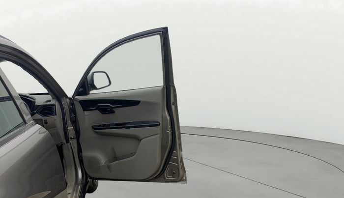 2017 Mahindra Kuv100 K4 6 STR, Petrol, Manual, 23,446 km, RHS Front Door